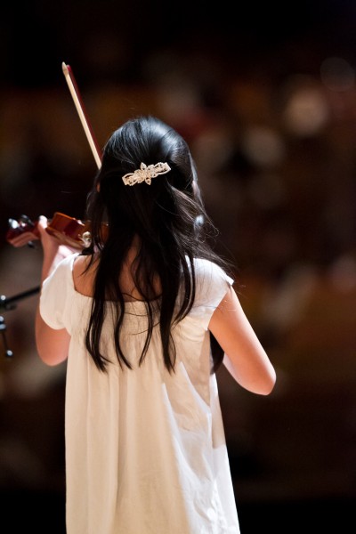 Concert, UAE, young girl playing violin